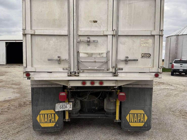 2005-kenworth-grain-truck,-18ft-bed,-roll-tarp,-cat-engine,-403,000-miles,-automatic,-air-ride-seat,-11r22.5-tires-on-rear-new-last-fall,-hauls-580-bushel-of-corn,-vin--2nkmhd7x05m117672-image-2