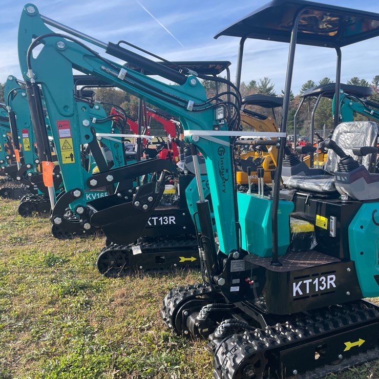 #3233 • 2026 CFG KT13R Mini Excavator