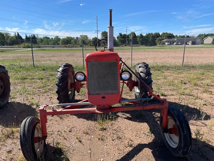 #1951-•-allis-chalmers-b-wide-tractor-image-3