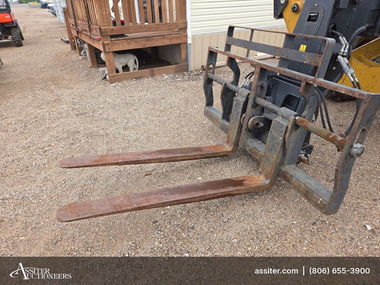 caterpillar-th514d-image-2