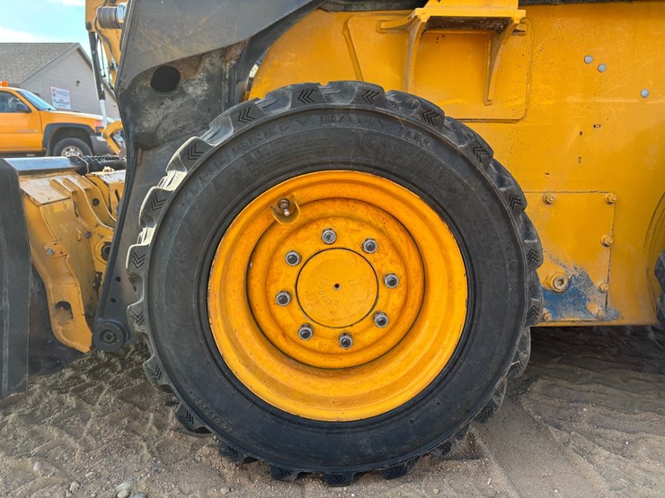 #1918-•-2023-john-deere-318g-wheeled-skid-steer-image-9