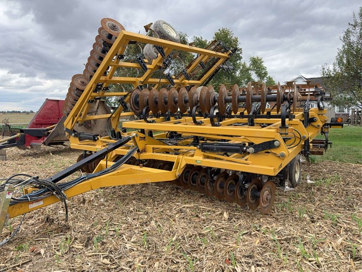 landoll-876-tilloll,-35ft,-hd-3-bar-harrow,-c-shank,-17''-blades,-10''-sweeps-image-1