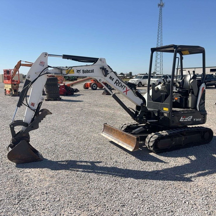 2021 Bobcat E32 Tracked Mini Excavator, 2,213 hours , diesel, with hyd thumb, Comes with 20” smooth bucket, s/n- B3Y115533