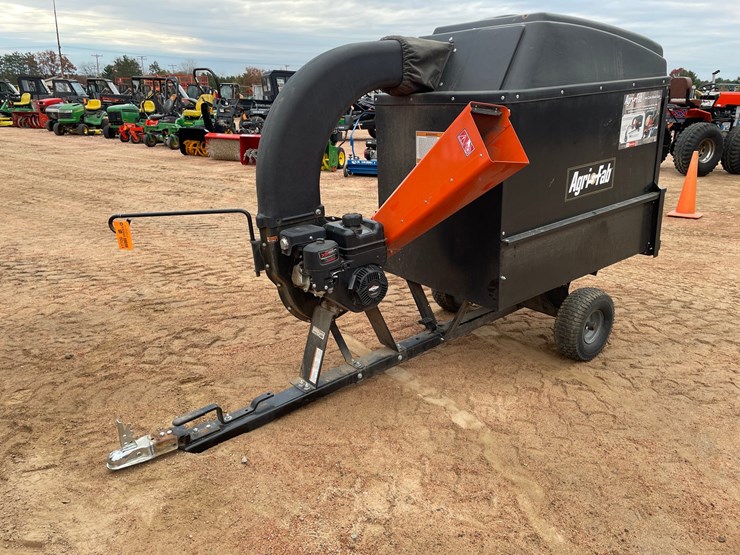 #1015-•-agri-fab-lawn-vacuum-and-chipper-shredder-image-1