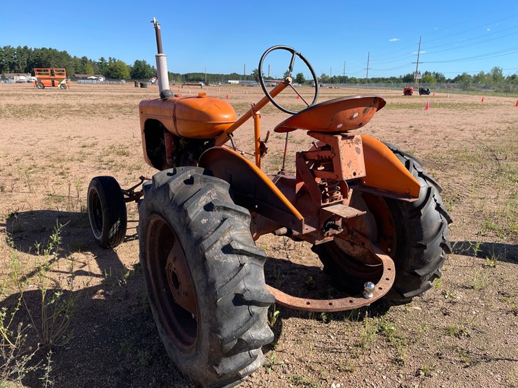 #1950-•-allis-chalmers-b-wide-tractor-image-14