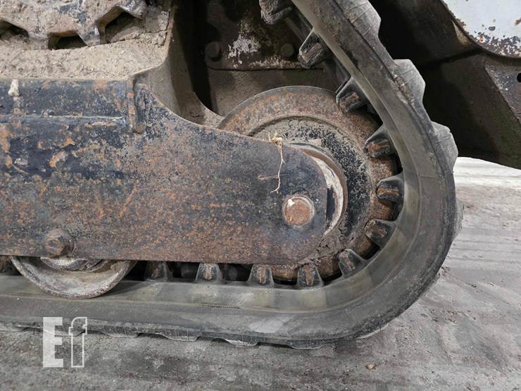 2013-bobcat-t110-image-23