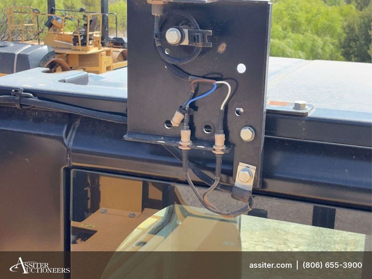 2017-caterpillar-323-image-43