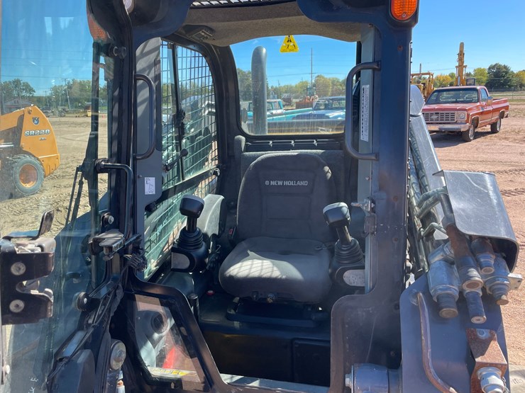 #1959-•-2015-new-holland-l230-skid-steer-image-18