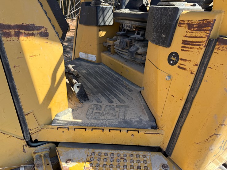 caterpillar-d3g-xl-image-13