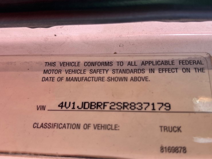 #6903-•-1995-volvo-gm-wg64t-tandem-axle-day-cab-semi-tractor-(has-wi-title)-image-13