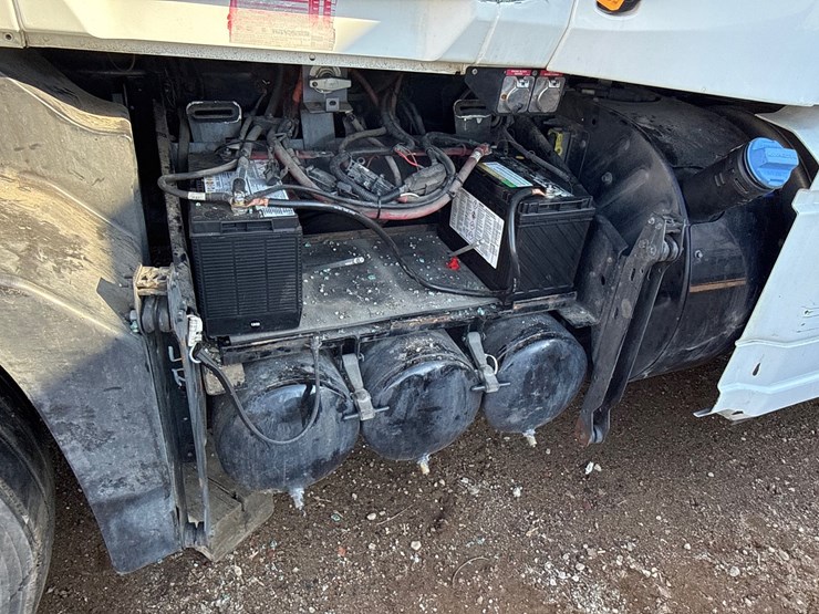 #6907-•-2022-mack-anthem-an64t-sleeper-semi-truck-image-13