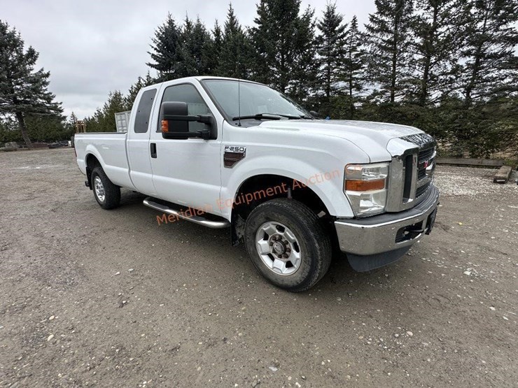 2010-ford-f-250-super-duty-4x4-pickup-image-13