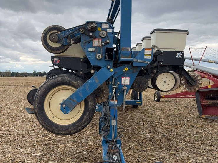 kinze-3600-planter,-16/31-box-fill,-no-tills,-corn-and-soybean-meters,-ground-drive,-markers,-kpm-iii-monitor,-fold-box,-s/n--624526-image-2