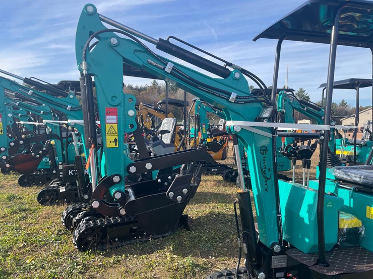 #3235-•-2026-cfg-mh13rx-mini-excavator-image-1