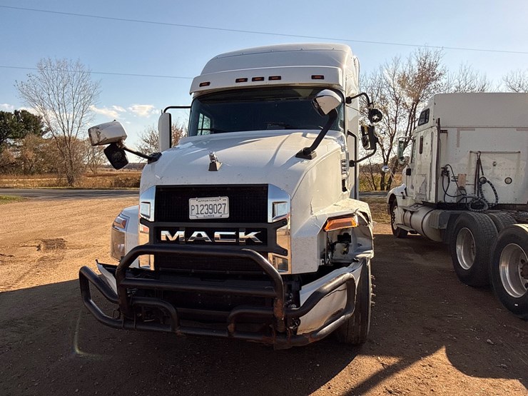 #6907-•-2022-mack-anthem-an64t-sleeper-semi-truck-image-2