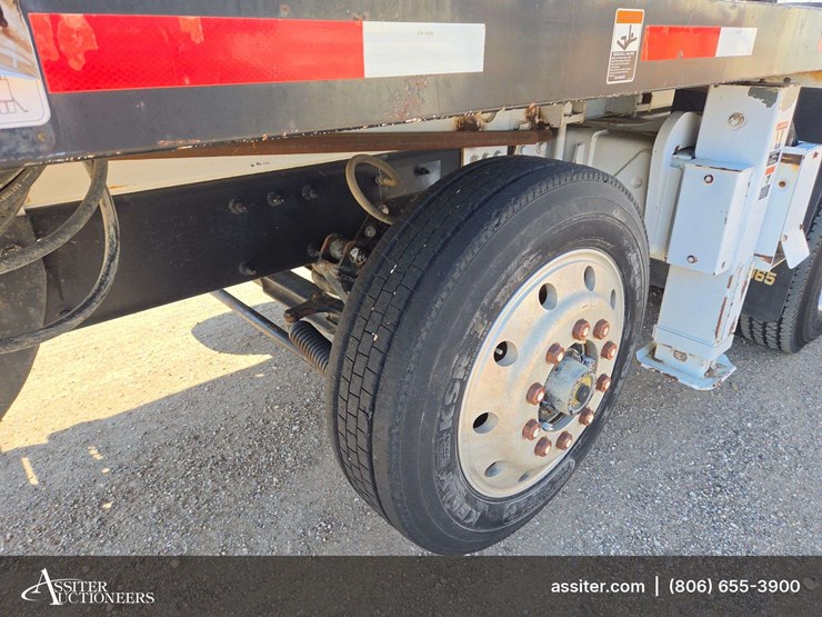 2006-peterbilt-335-image-41