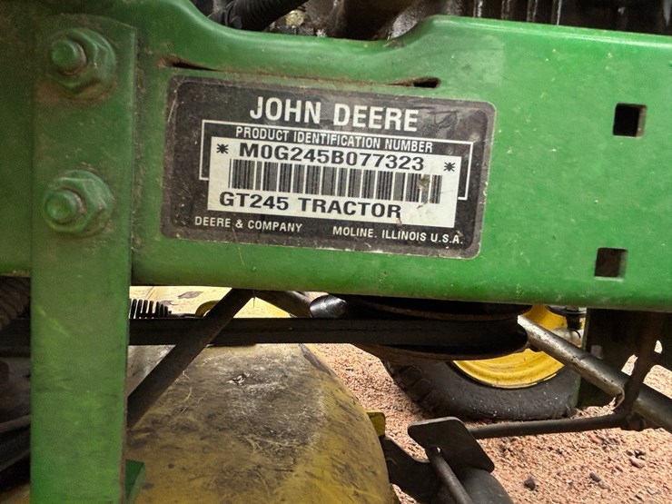 #1010-•-john-deere-gt245-riding-lawn-mower-image-67