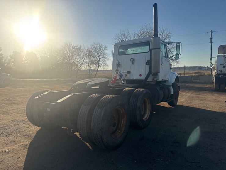 #6904-•-1996-international-8100-6x4-day-cab-semi-truck-(has-wi-title)-image-5