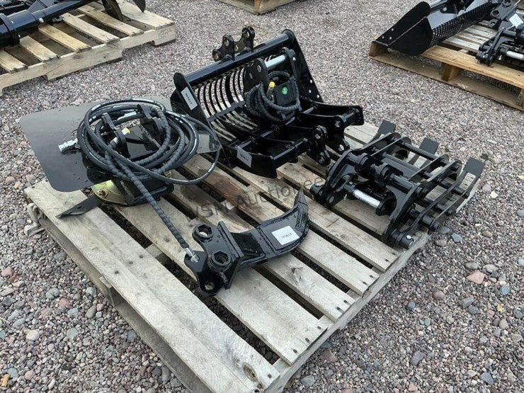 mini-excavator-attachments-image-2