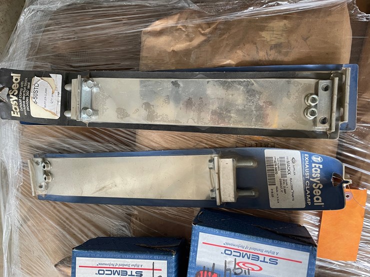#5206-•-exhaust-clamps-for-mack-heavy-truck-image-7