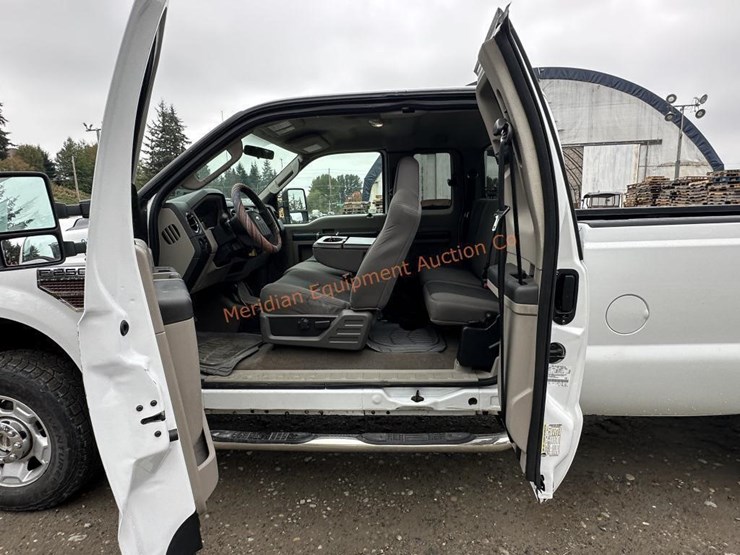 2010-ford-f-250-super-duty-4x4-pickup-image-36