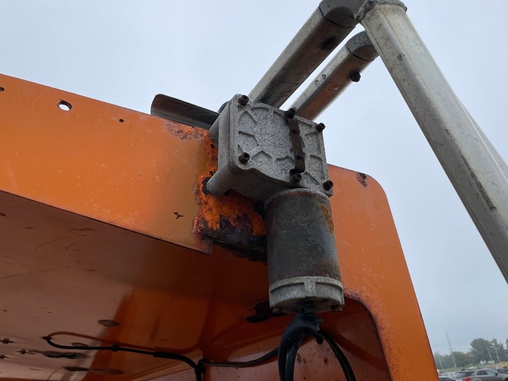 #3729-•-16'-salter-and-sand-box-with-conveyor-bottom-image-14