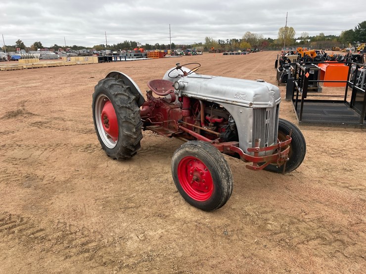 #1856-•-ford-tractor-image-16
