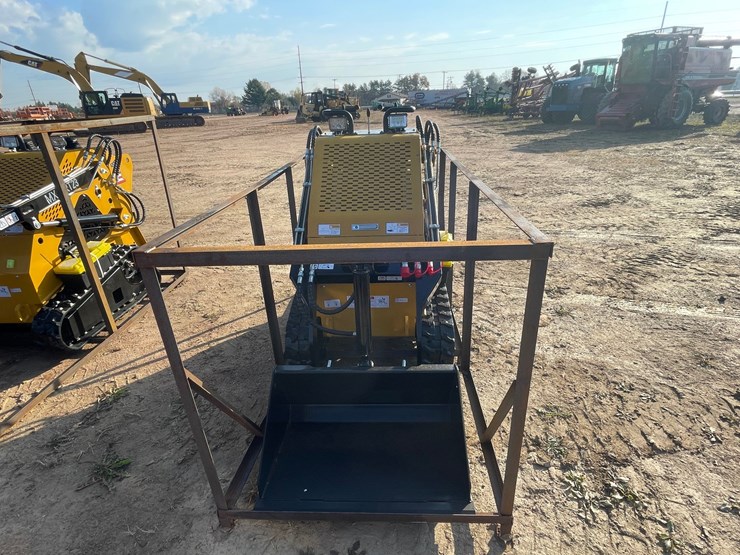 #3239-•-agt-mx-crt23-compact-track-loader-image-2