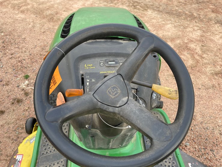 #1930-•-200-john-deere-l110-riding-lawn-mower-image-19