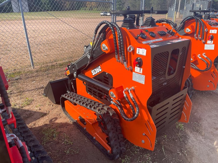 #3211-•-2026-skid-steer-loader-image-6