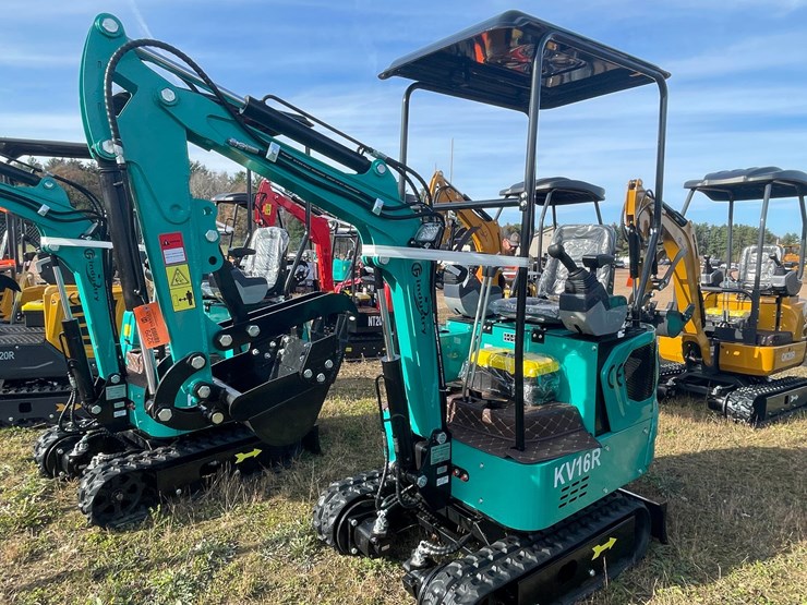 #3229-•-2026-cfg-kv16r-mini-excavator-image-1