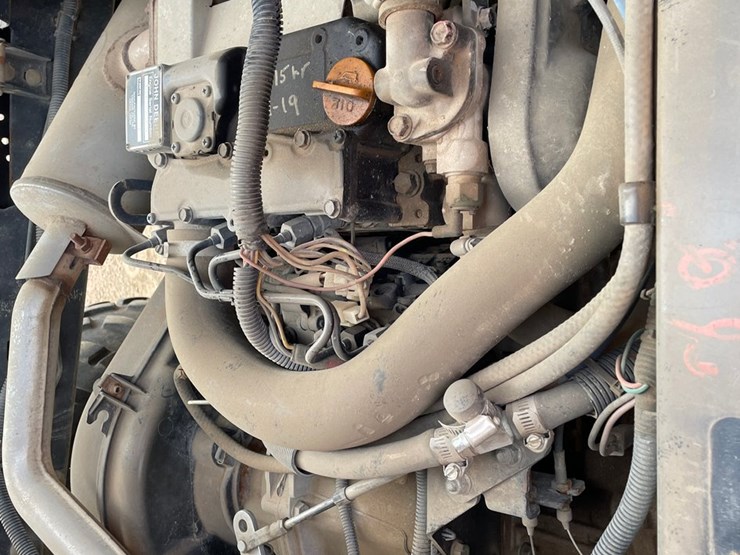 #1057-•-john-deere-diesel-4-x-4-gator-image-40