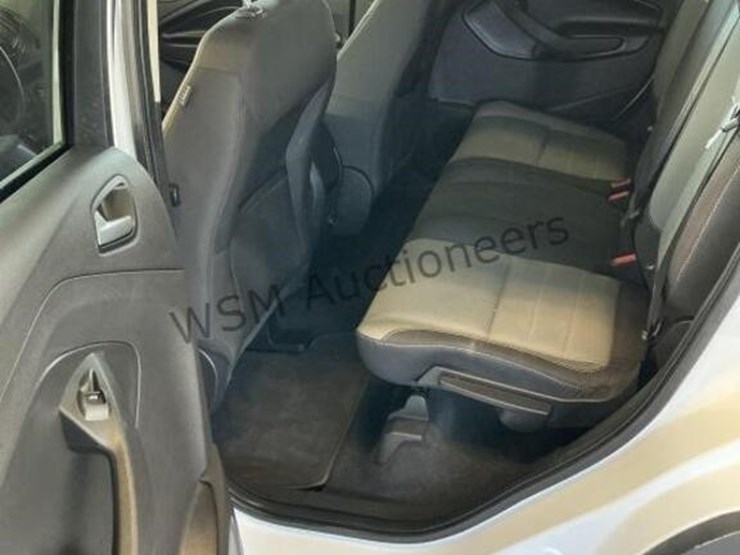 2015-ford-escape-suv-image-24