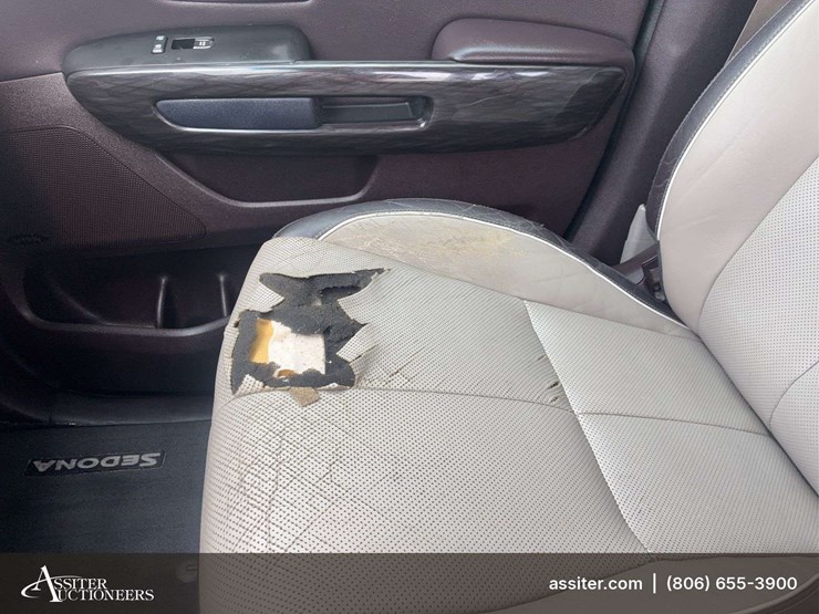 2017-kia-sedona-image-17