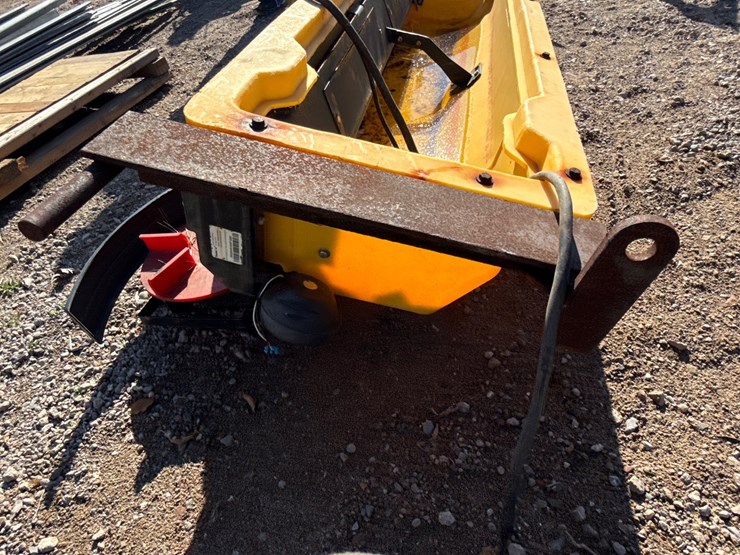 #6947-•-snowex-sp-2400-replaceable-tailgate-spreader-image-6