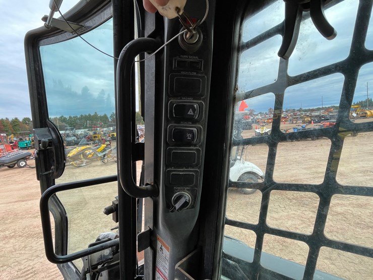 #1947-•-new-holland-l185-wheeled-skid-steer-image-23