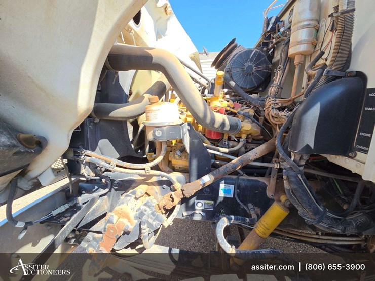 2006-peterbilt-335-image-37