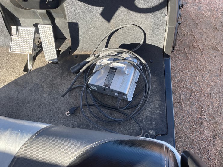 #1033-•-2015-yamaha-ydrex5-electric-golf-cart-image-22