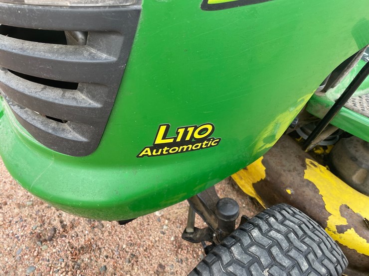 #1930-•-200-john-deere-l110-riding-lawn-mower-image-30