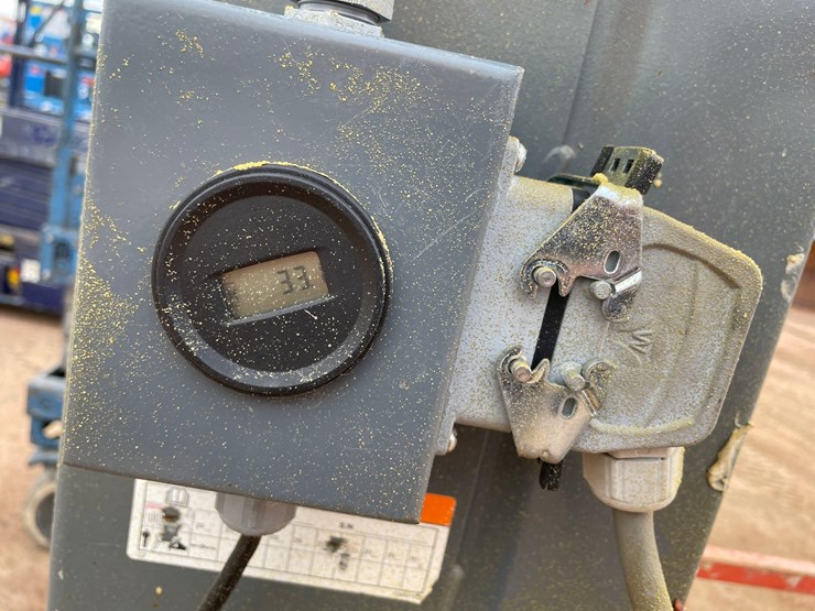 #1922-•-2017-skyjack-sj12-electric-man-lift-image-19