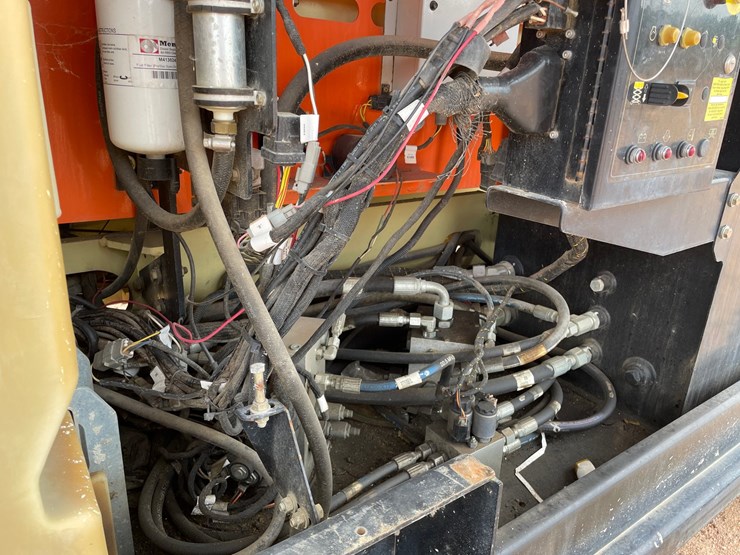 #1859-•-2015-jlg-4394rt-4x4-scissor-lift-image-35