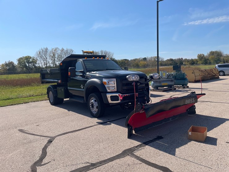 #1532-•-2016-ford-f-450-baby-dump-plow-truck-(has-wi-title)-image-13
