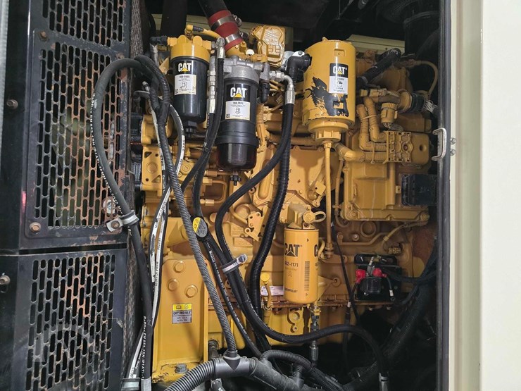 2013-caterpillar-xq200-2-image-12