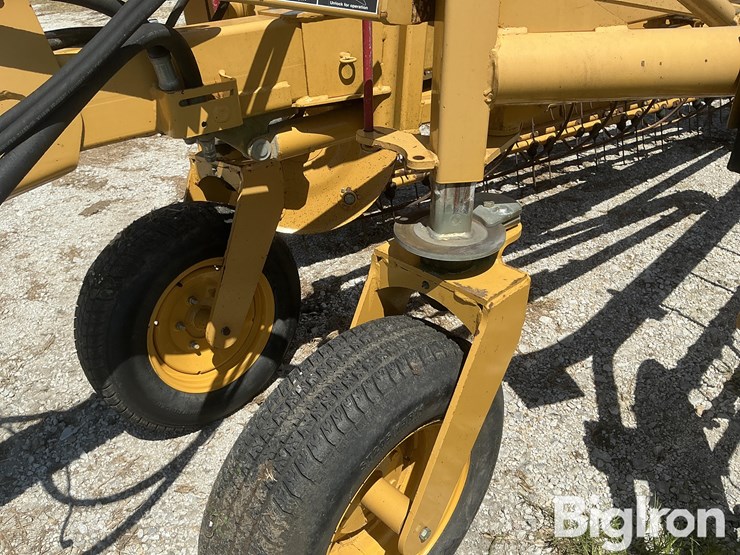 2009-vermeer-r2300-twin-basket-hay-rake-image-16