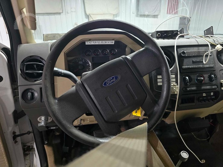 2010-ford-f550-image-10