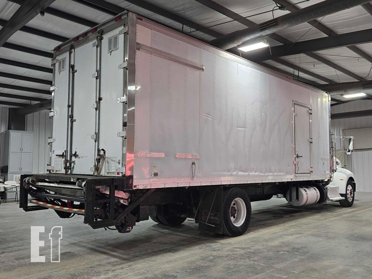 2011-peterbilt-337-image-3