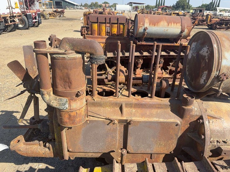 caterpillar-thirty-image-10