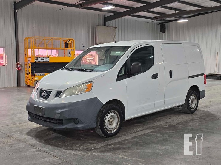 2014-nissan-nv200-image-1