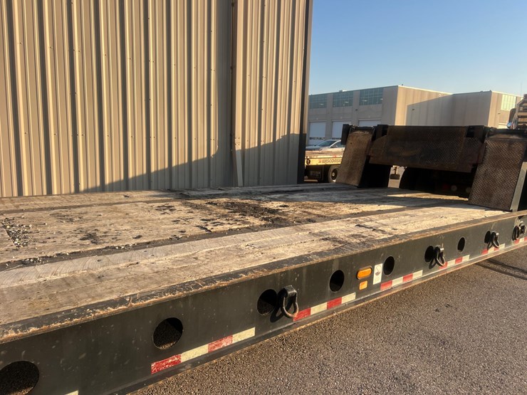 #1511-•-2001-sterling-tri-axle-heavy-haul-day-cab-semi-(has-wi-title)-with-2014-etnyre-tri-axle-lowboy-trailer-(has-wi-title)-image-84
