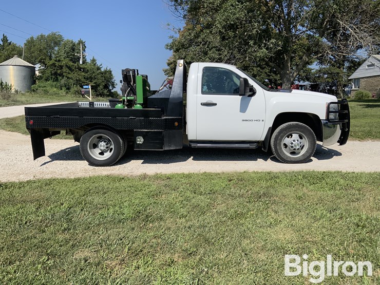 2009-chevrolet-silverado-3500-hd-4x4-flatbed-service-truck-image-4